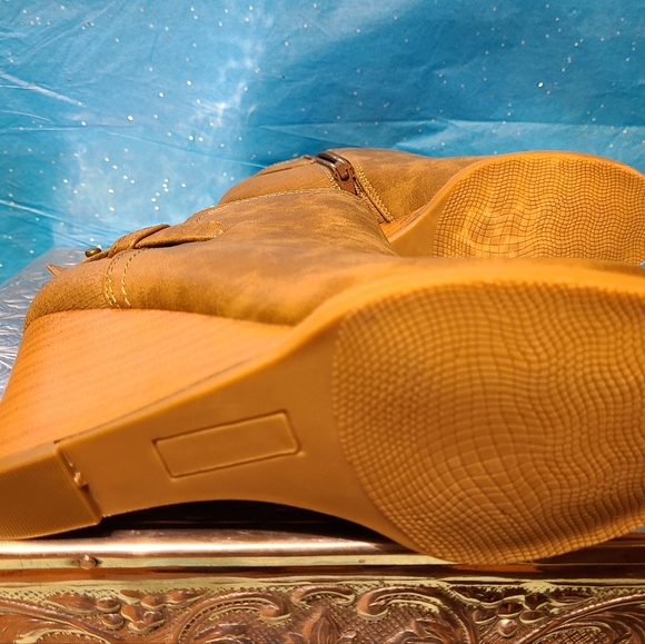 Hocus Pocus Woman's Utari Wedge Ankle Boots, Color: Brown Size: 6.5 - Picture 10 of 12